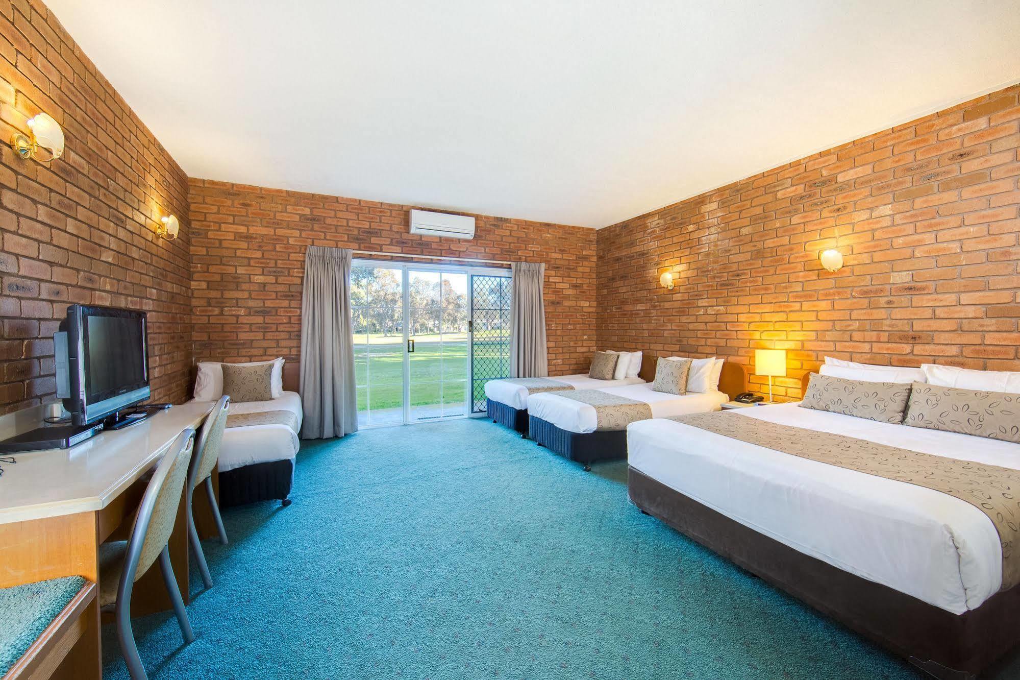 Thurgoona Country Club Resort Esterno foto