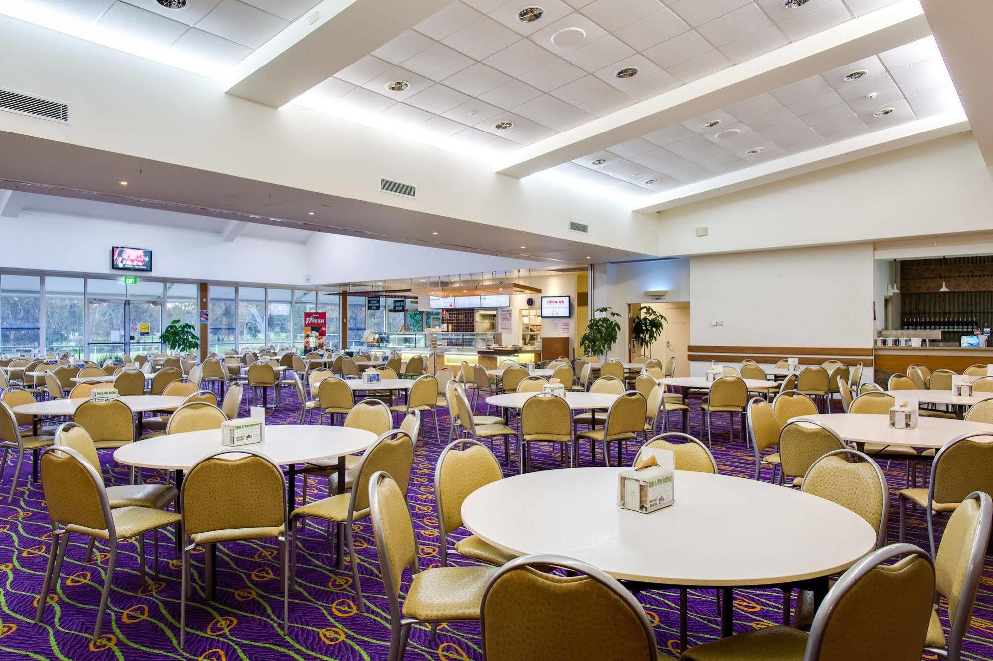 Thurgoona Country Club Resort Esterno foto